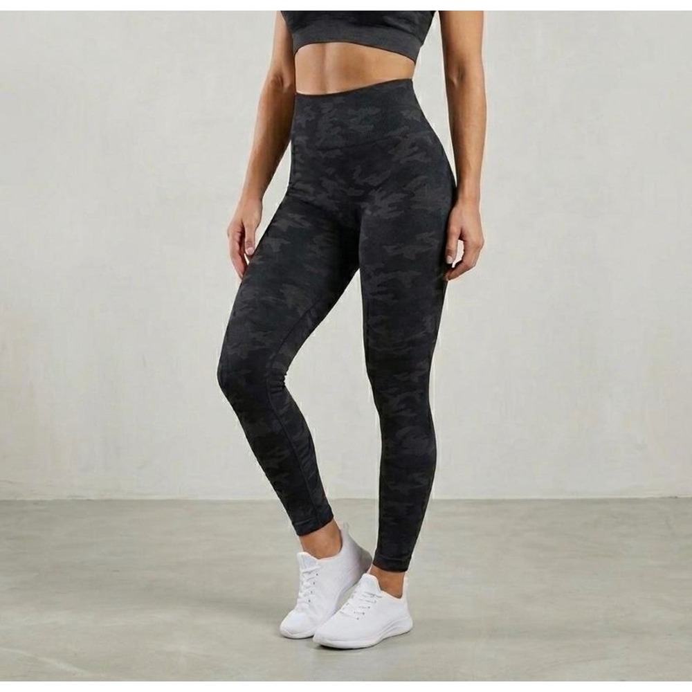 Spanx Look at Me Now Seamless Leggings‎ Black Camo High Waisted Size Large